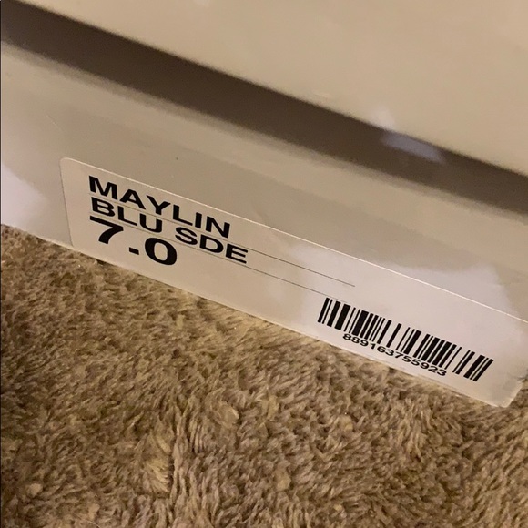 Women Heels - Picture 4 of 4